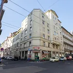 Cozy Little Flat In The City Center